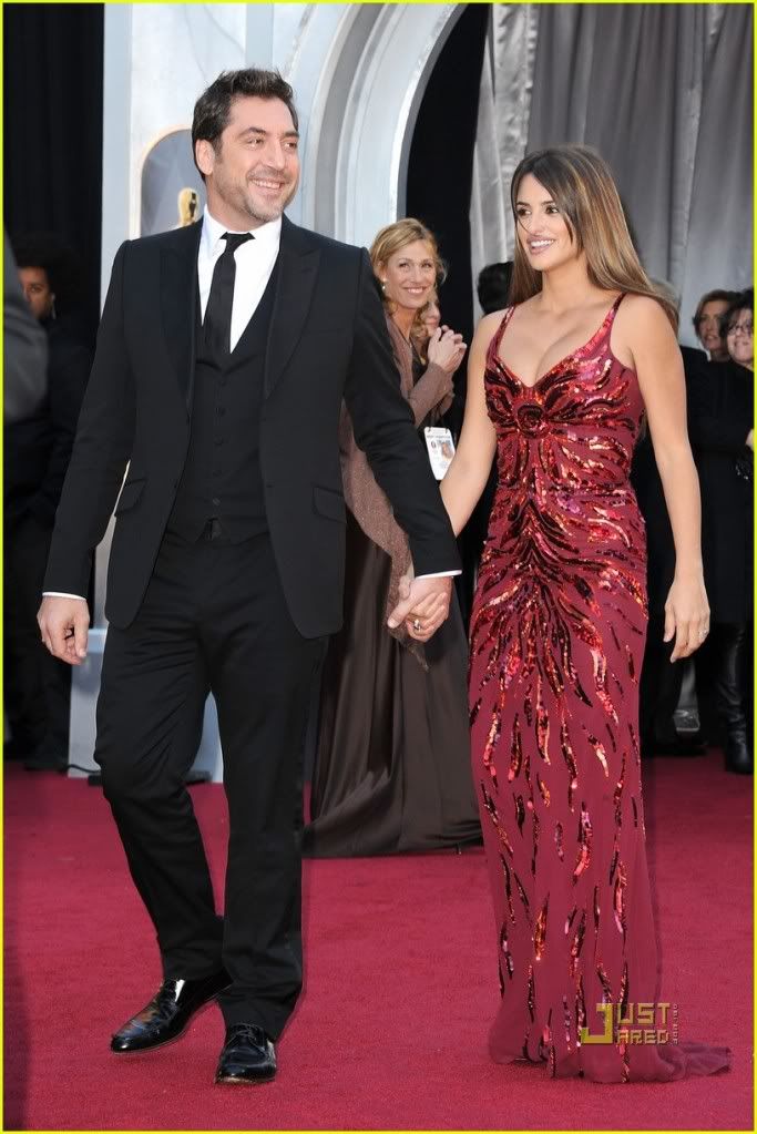 penelope-cruz-oscars-2011-red-carpet-06.jpg