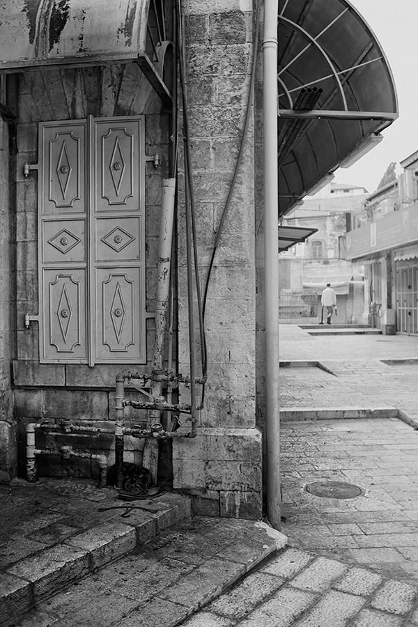 IMAGE: http://i418.photobucket.com/albums/pp263/ThisIsHey/door-1.jpg