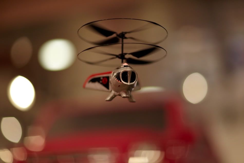 IMAGE: http://i418.photobucket.com/albums/pp263/ThisIsHey/heli1.jpg